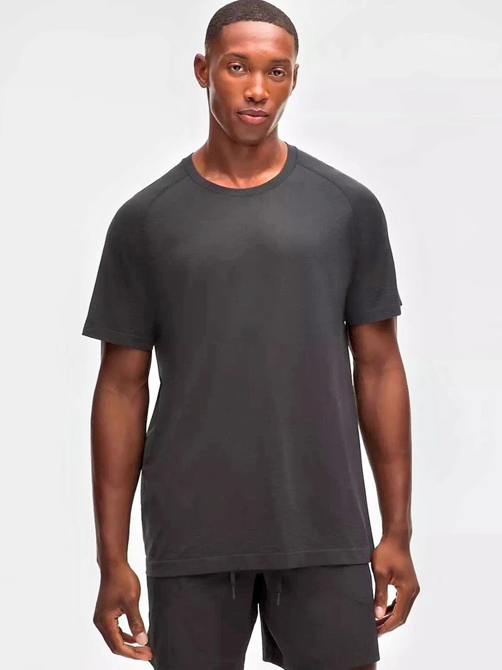 Lululemon Metal Vent Short Sleeve T-Shirt in Black Like New